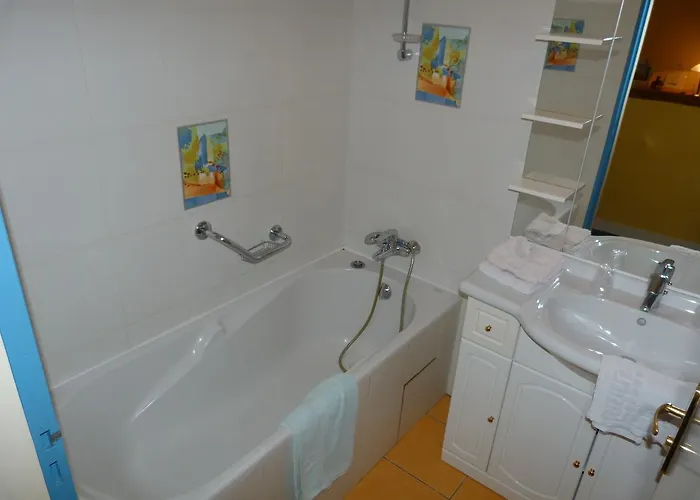 Alojamento de Acomodação e Pequeno-almoço Chez Michel 3*